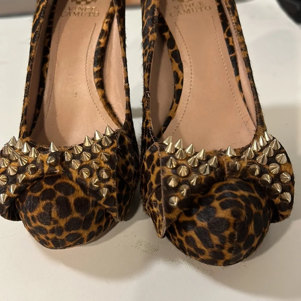 CHEETAH PLATFORM SHOE SIZE 9. VINCE CAMUTO